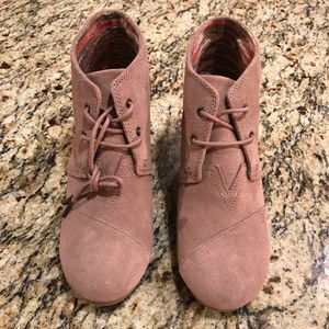 Toms Taupe Suede Desert Wedge Shoes (size 9)